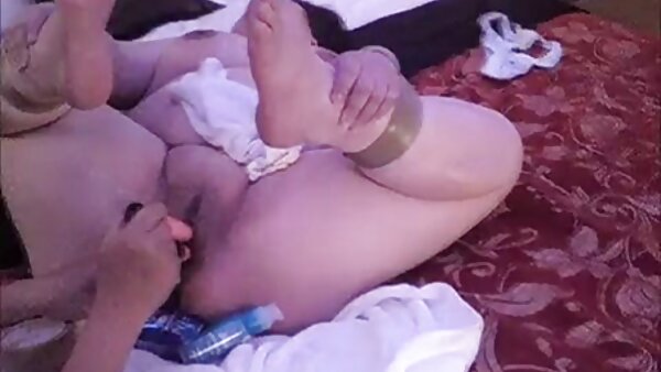 سه نفری فیلم سکس با مادرزن شیرین با یک سبزه سکسی در اتاق خوابش